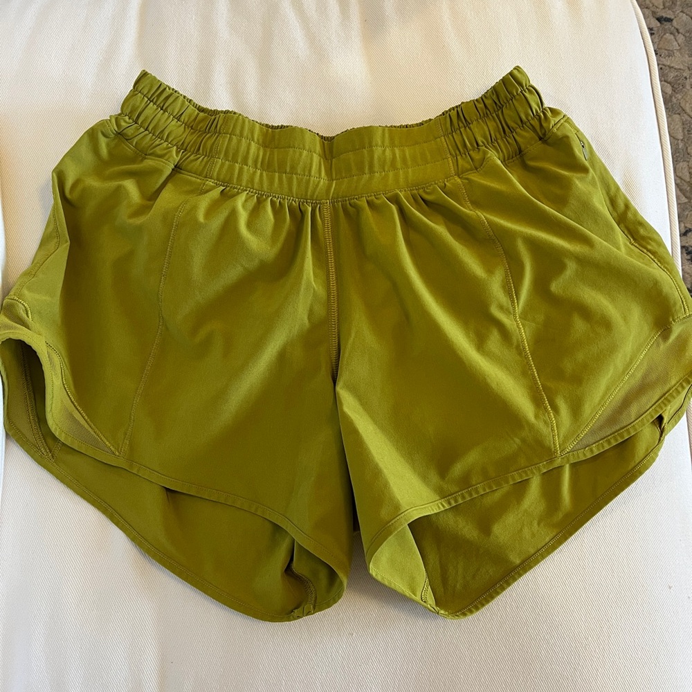 Lululemon hotty hot 4” shorts